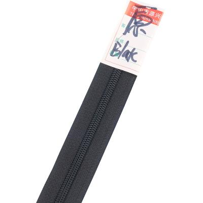 China Fade Proof Feature Factory Wholesale 5# Color Black Color Zipper Roll Zippers Long Nylon Chain for sale