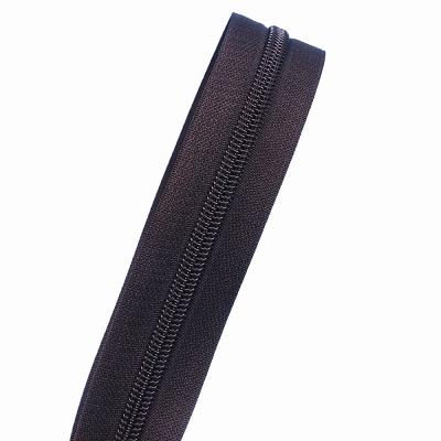 China Fade Proof Feature Custom Wholesale #5 Color Nylon Upholstery Long Chain Zipper Rolls for sale