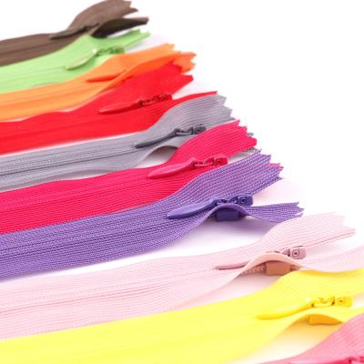 China Auto Lock Good Quality 25Cm White 25Cm White Zipper Zipper Hidden Hidden Invisible Zipper Puller For Dress for sale