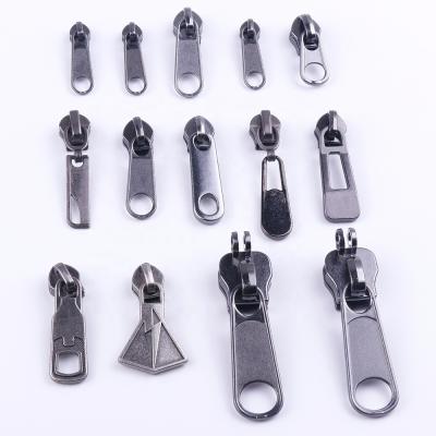 China Custom Factory Wholesale Clothing Bags Main Zipper Slider Gunmetal Zipper Pull Tag #3 #5 #8 Nickel Free for sale