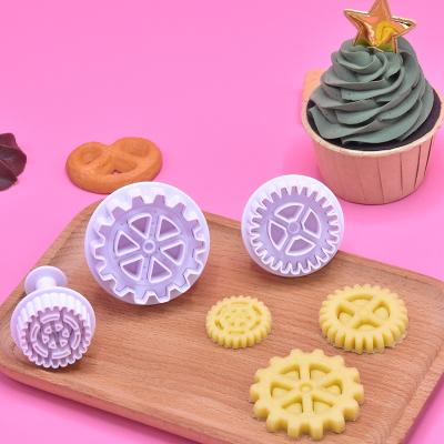 China Sustainable Creative baking cake decoration printing tool set cookie cutter Complementary food baking set for sale