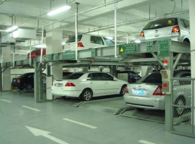 Chine Ascenseur hydraulique à quatre colonnes sans poutre à vendre