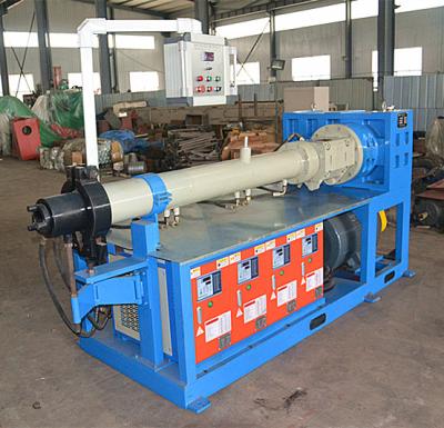 Chine Le caoutchouc froid d'alimentation expulsent machine avec la grande capacité à vendre
