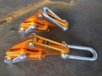 China Telegrafíe la tracción de las abrazaderas conmovedoras del uno mismo del ajuste 80KN de los conductores en venta