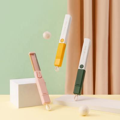 China OEM Portable Self Cleaning Hair Brush Dog Roller Cat Lint Remover Pet Viable Plastic Fiber Remover Productos de mascotas for sale