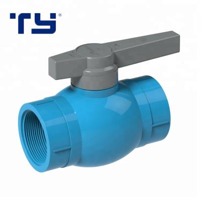 Cina Wholesale High Quality Thread TIS standard PVC Blue Plastic Ball Valve in vendita