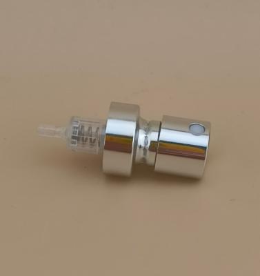 Chine Bouton d'aluminium argenté pulvérisateur de crimp fin petit boîtier K401-1 pour le parfum à vendre