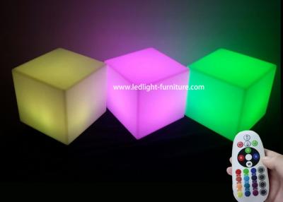 Cina Piccola lampada da tavolo principale 10cm della luce notturna del cubo per il ristorante/decorazione di festival in vendita