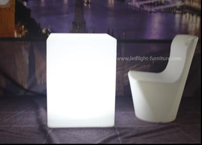 Chine La LED durable allument le Tableau de cube 45*45*110 cm pour la décoration de épouser/banquet à vendre
