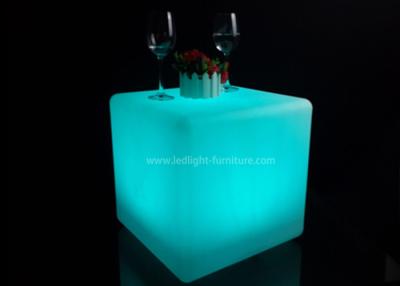 Cina Mobilia di plastica del night-club illuminata Seat del cubo di RGB LED con telecomando in vendita