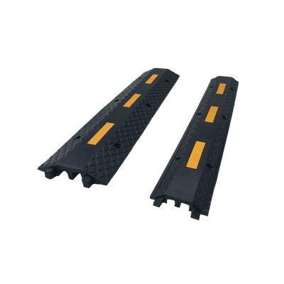 China High Loading Capacity Anti-pressure Rubber+PVC Cable Protector Portable Road Speed Bump for sale