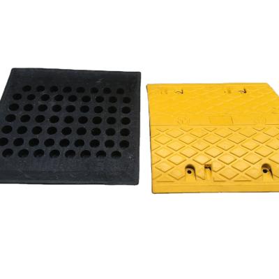 China Rubber Anti-pressure Anti-pressure Traffic Road Safety Speed Bump for sale