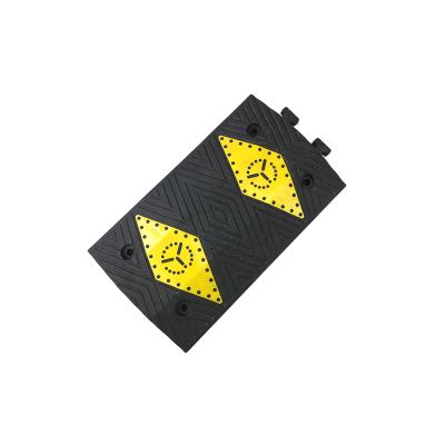 China Anti-pressure 500(L)*300(W)*50(H)mm Cheap Anti-pressure Road Driveway Rubber Traffic Speed Bumps for sale