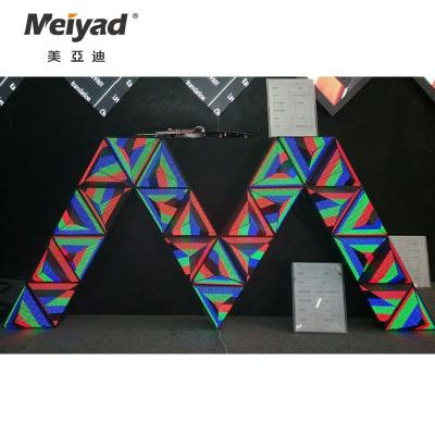 China Customized Indoor Triangle P5 319mm*319mm*276mm Indoor LED Display for sale