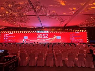 中国 500Mmx1000Mm P3.91 Chinからのフル カラーの屋内Smdのレンタル導かれた表示パネルの価格P391の舞台裏スクリーンのビデオ背景 販売のため