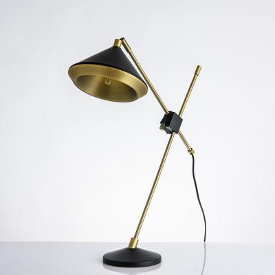 China Lámpara de mesa LED de estilo nórdico sencillo de moda ambiente para la decoración interior del salón en venta