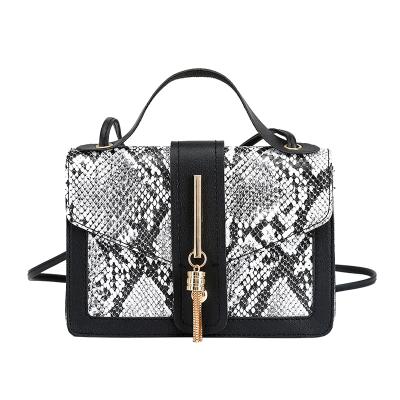 China Newest fashion pu lady pu make up gifts backbag comestica bags dress pu snakeskin lady handbag shoulder bag for sale