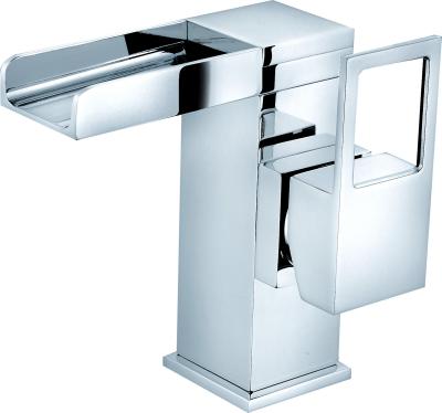 China Contemporary Style Basin Faucet With Water Pressure 0.5-3.0 Bar Single Handle T8722 for sale