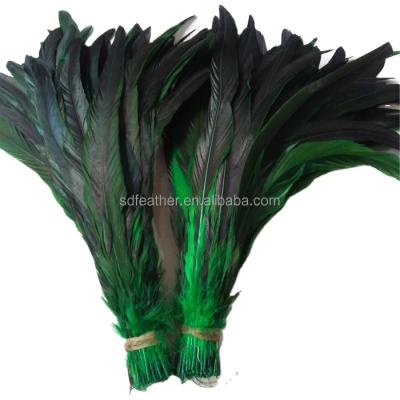 China All Party Event Decoration 30-35cm Dyed Green Rooster Tail Feathers Half Bronze Schlappen Feathers Coque Feathers for sale