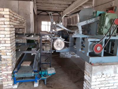 China Linha de produção de papel barata bandeja da bandeja do ovo do ovo que faz a máquina com estufa de tijolo à venda