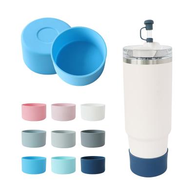 Cina Silicone Bumper Bottle Sleeve for Quencher 40 oz 7.5cm Tumbler Boot Stanley Cup silicone bottom cover bottles in vendita