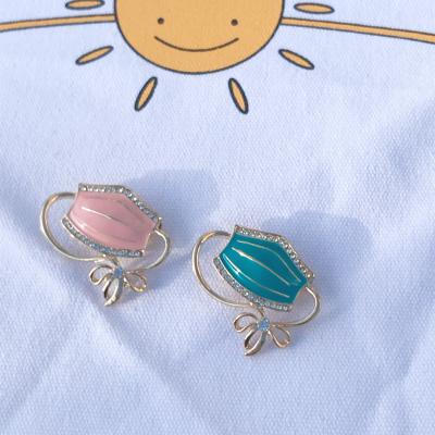 China Europe Mask-shape Wholesale Pin Nurse Doctor Brooches Custom Lapel Hard Enamel Medical Pins for sale
