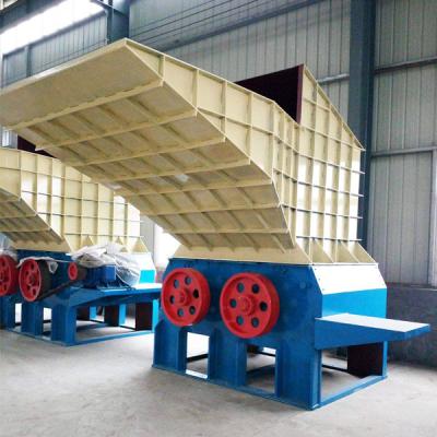 Chine Bois de tronçon d'arbre de racine d'arbre écrasant la machine avec le séparateur magnétique à vendre