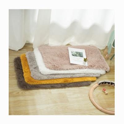 China Hot Sale Polyester Plush Faux Fur PV Fleece Cheap Rug And Blanket Washable for sale