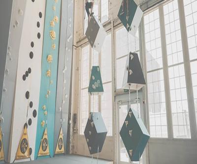 China Resin Indoor Climbing Wall Panels Anticorrosion Hot Galvanized Steel Frame for sale