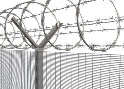 Chine 358 taille barbelée de Mesh Fencing 1.8m de fil de montée d'OIN 9001 anti à vendre