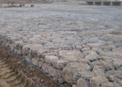Chine Pierre de trou d'hexagone de 6 x de 8cm Gabion Mats Silver Color Galfan Wire avec des diaphragmes à vendre