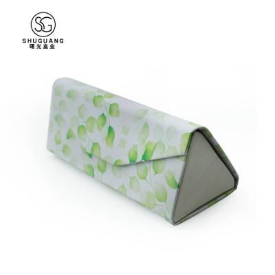 China Fashionable .eco-friendly wholesale cheap custom leaves printing folding triangle handmade sunglasses case for sale