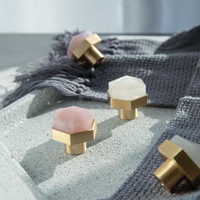 China Modern Hot Sale Furniture Hardware CUCA Brass Natural Crystal Crystal Handle Pull Knob for Kitchen and Furniture Cabinet Door Drawer Wardrobe for sale