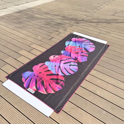Chine serviette de plage imprimée faite sur commande de microfiber de logo de modèle à vendre