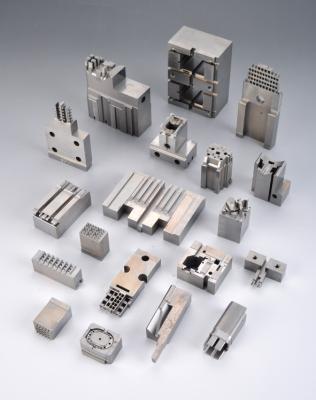 China Precision Injection Custom Molded Parts 0.03 Angle Clearness With Wire EDM Processing for sale