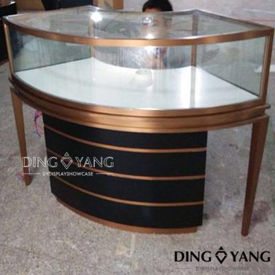 China Muestra de joyería de oro rosado curvado en venta