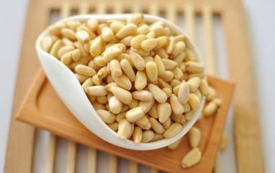 China Crunchy Raw Pine Nuts GMO - Free Microelements Retain Nutritious Food For Kids for sale