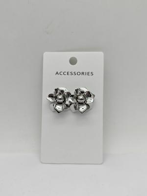China Timeless Oval Silver Flower Earrings for Medium Daily or Formal Occasion for sale
