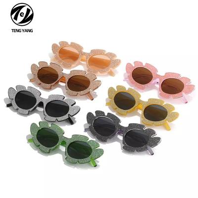China Uv400 Sun Fashion Vintage Outdoor Women Glass Eyewear Plastic Party Ladies Candy Color Sunglasses Flower Sun Glasses for sale