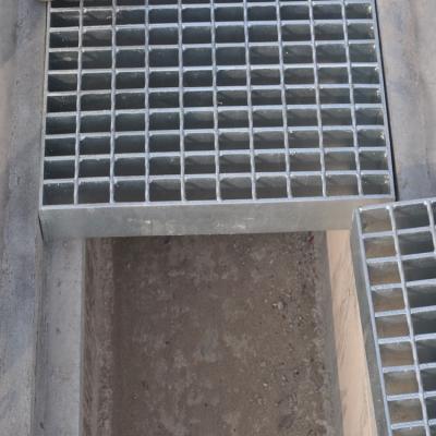 China Traditional Ditch Grating Galvanized Storm Drainage Road Steel Bar Grating for sale