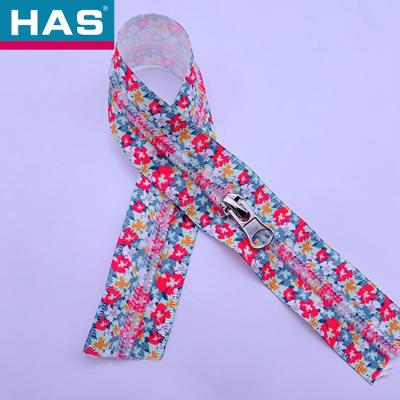 Cina HAS #5 Fermaglie a modello floreale di moda con scivoli metallici per abiti in vendita
