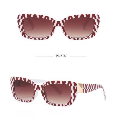 China 2022 Fashion Sunglasses New Design All Over Print V Logo OEM Customize PC Plastic Low Price Seller Factory Wholesale Sunglasses for sale