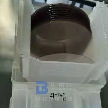 Chine Cristaux d'effet piézoélectrique de cristaux de tantalate de lithium de revêtement d'AU de CR à vendre