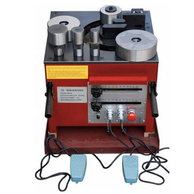 China Portable Desktop Rebar Bender RB32 32mm Kleine stalen buigmachine met semi-automatische werking en 3kW motorvermogen Te koop