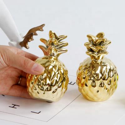 China Minimalist Small Size Crafts Gold Ceramic Pineapple Ornaments Fruit Sculpture Supplier for sale