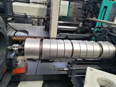 Cina Macchina a iniezione automatica di plastica del casco di sicurezza con il servo sistema in vendita