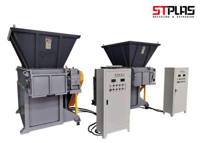 Cina Tagliuzzatrice di plastica della trinciatrice dell'OEM 200-2000kg dell'asse di plastica della macchina una in vendita