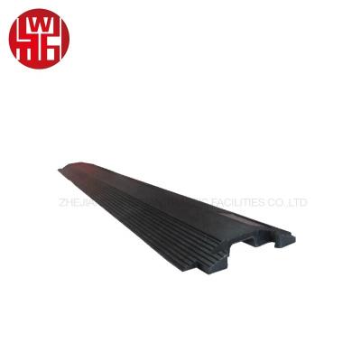 China 2021 Most Popular Soft Rubber Speed Bump Cable Protector 2021 Black Rubber Speed Bump for sale