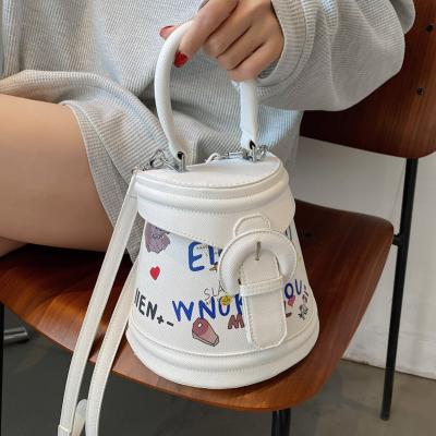 China Lady 2021 the beautiful new fashion tide handbag joker graffiti bucket shoulder bag inclined shoulder bag one purse for sale