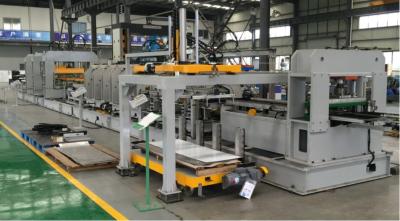 Chine Ligne écumante de porte automatique dans la chaîne de montage de réfrigérateur, mélangeur à vendre